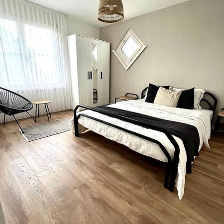 Black&White Apartment Uzwil Exterior photo