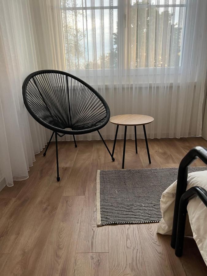Black&White Apartment Uzwil Exterior photo