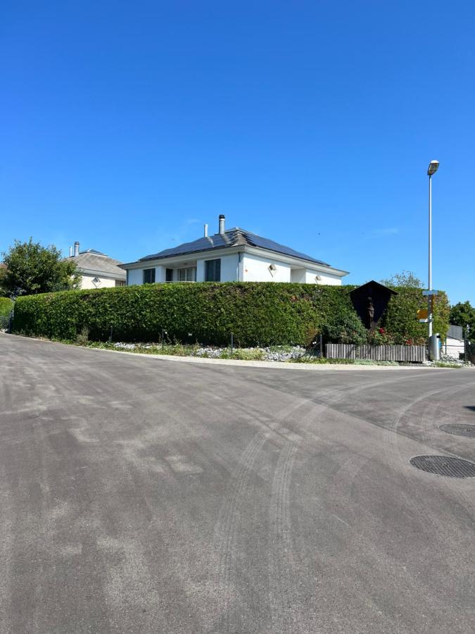 Black&White Apartment Uzwil Exterior photo