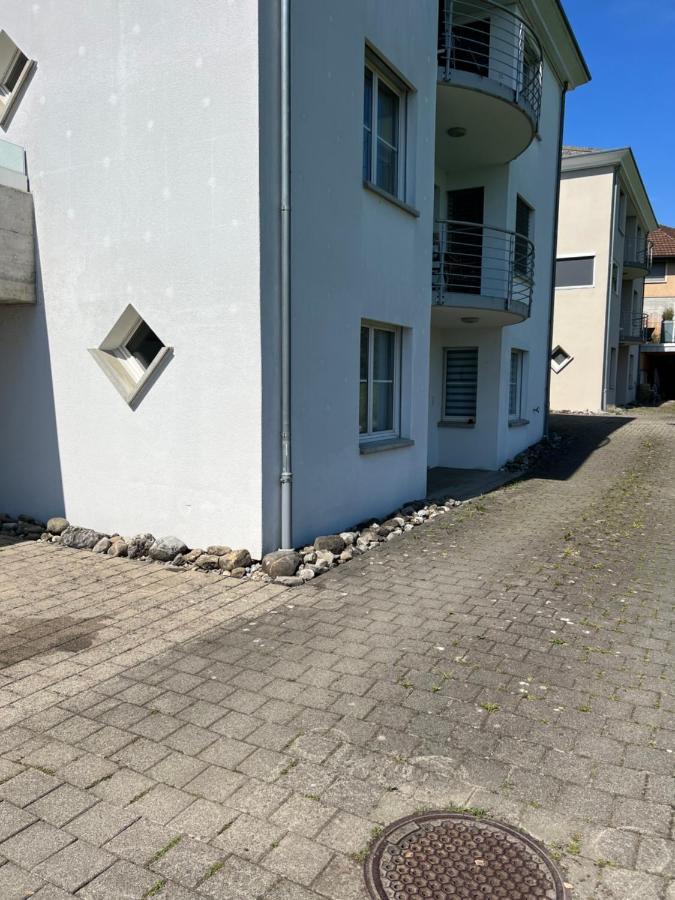 Black&White Apartment Uzwil Exterior photo