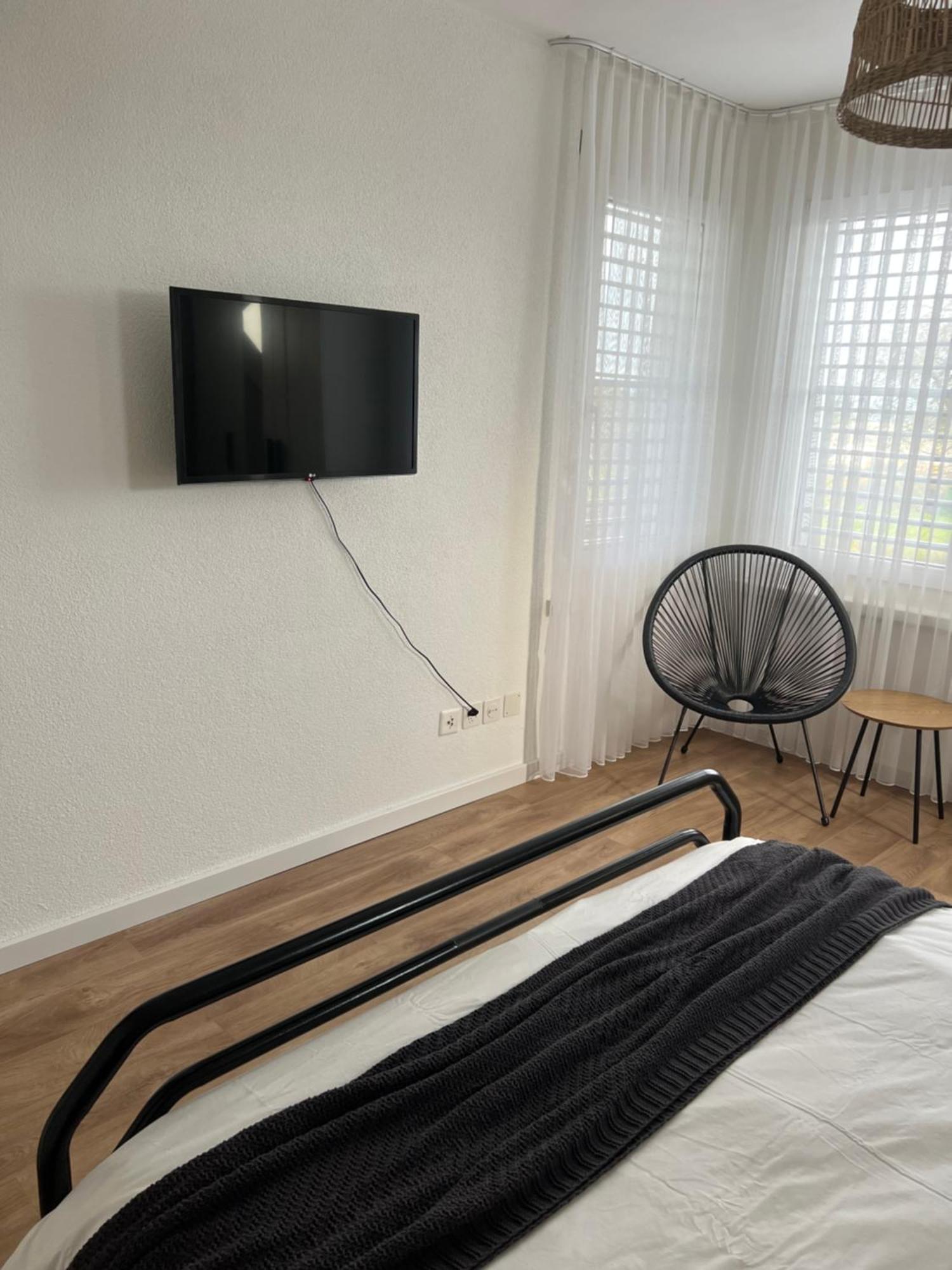 Black&White Apartment Uzwil Exterior photo